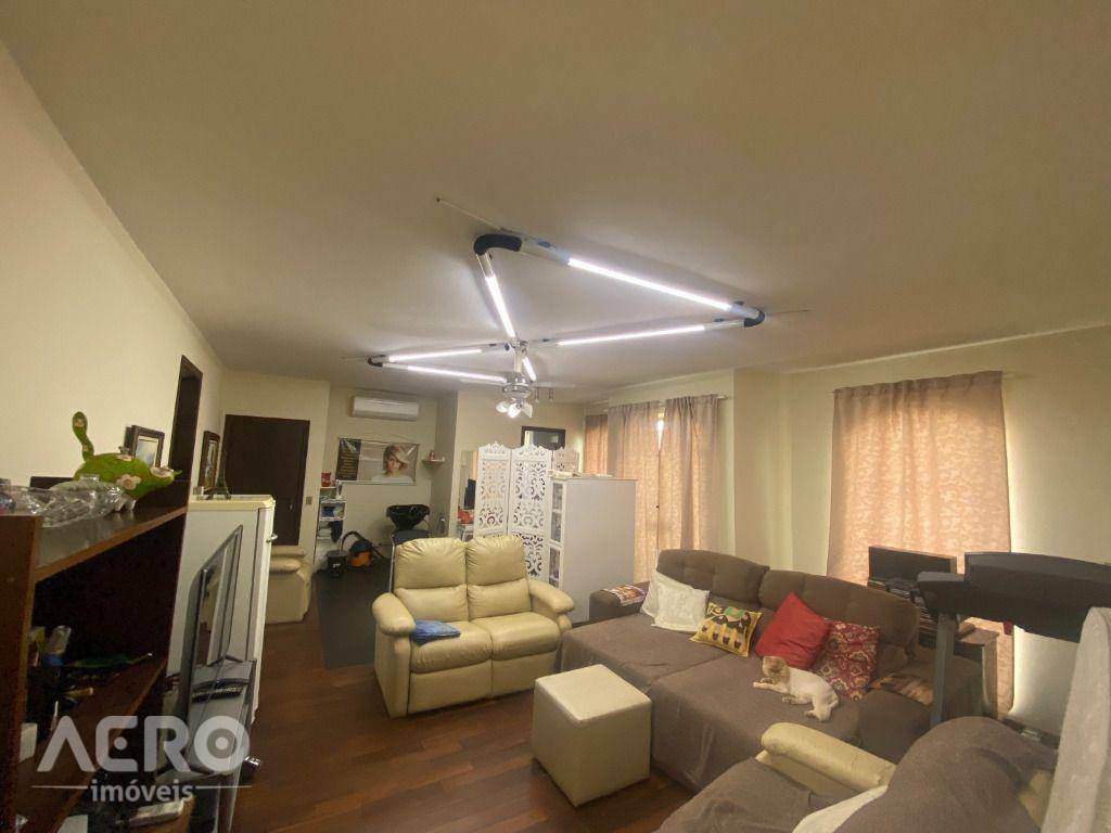 Casa à venda com 4 quartos, 250m² - Foto 30