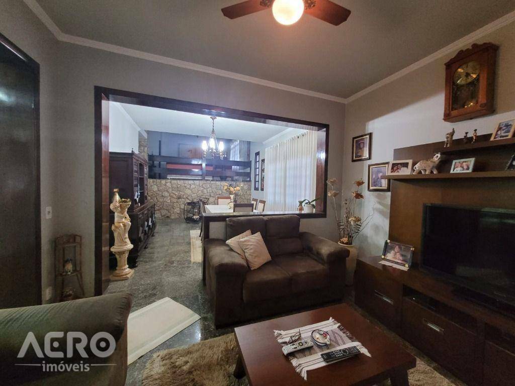 Casa à venda com 4 quartos, 363m² - Foto 42