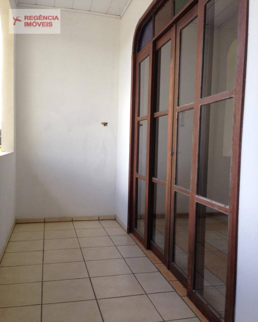 Apartamento para alugar com 3 quartos, 121m² - Foto 10