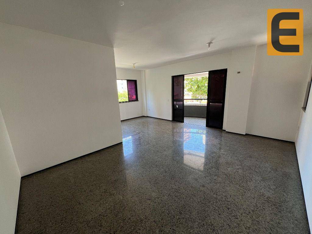 Apartamento à venda com 3 quartos, 125m² - Foto 2