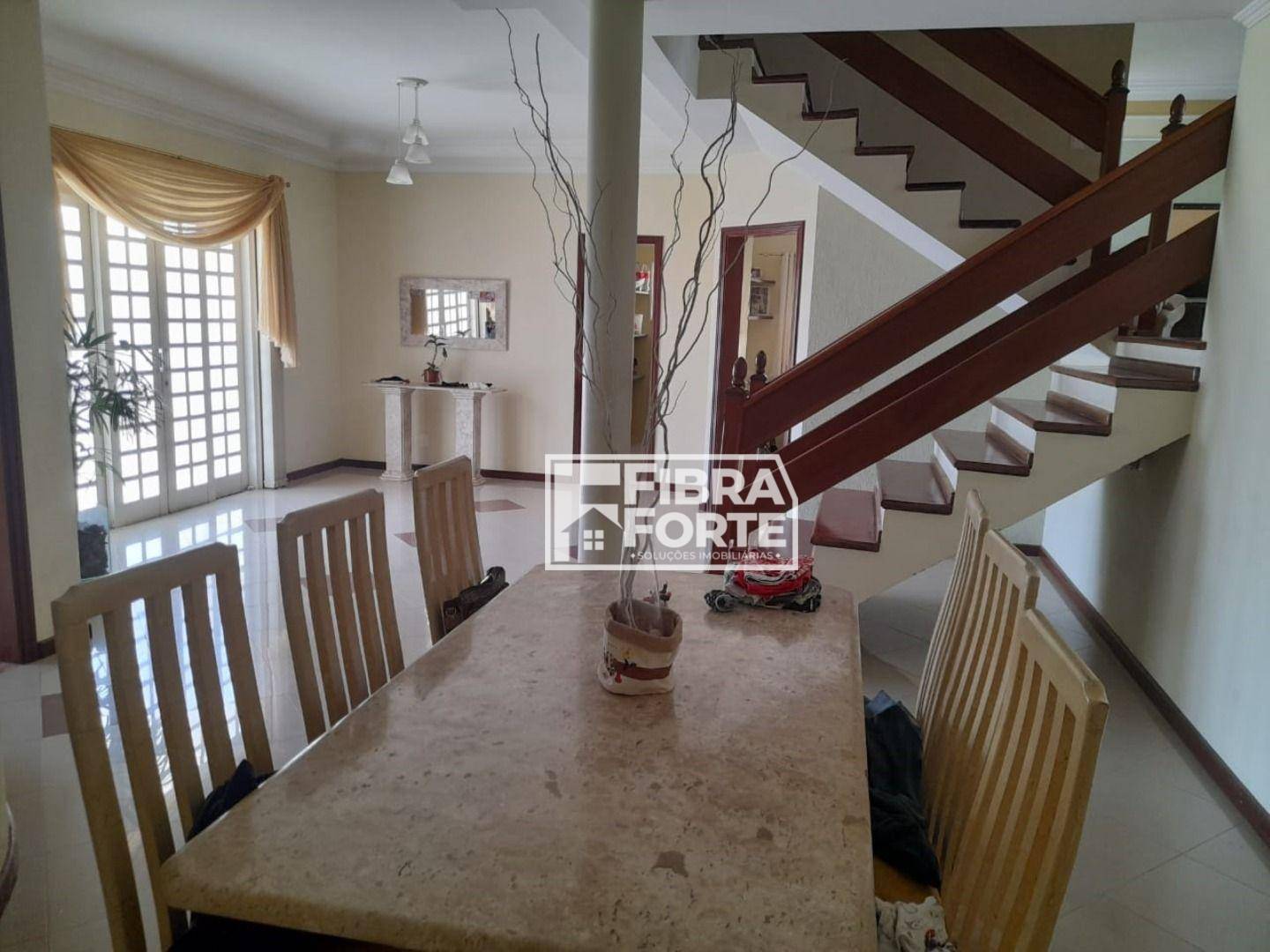 Casa de Condomínio à venda com 4 quartos, 288m² - Foto 1