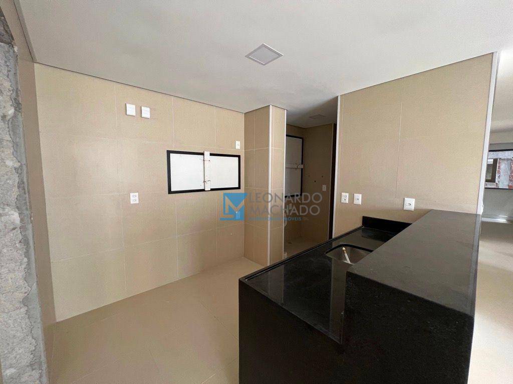 Apartamento à venda com 3 quartos, 105m² - Foto 2