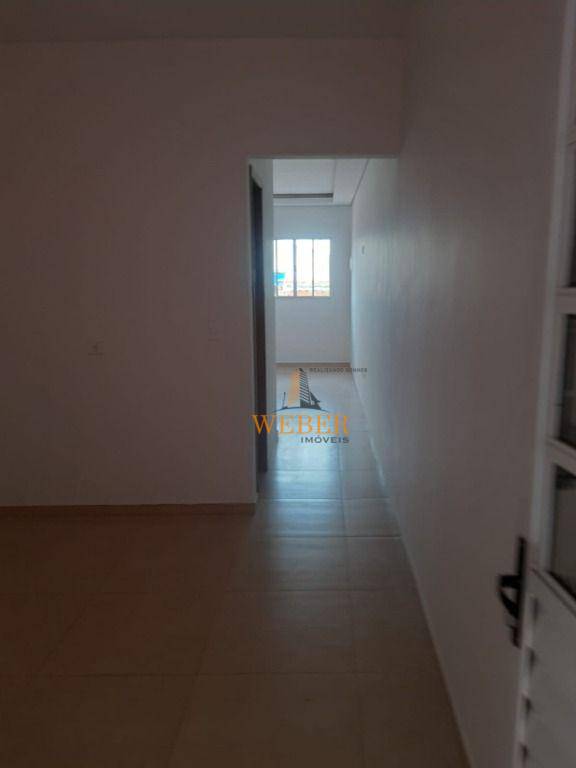 Casa à venda com 2 quartos, 70m² - Foto 2