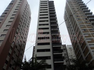 Apartamento para alugar com 3 quartos, 156m² - Foto 13