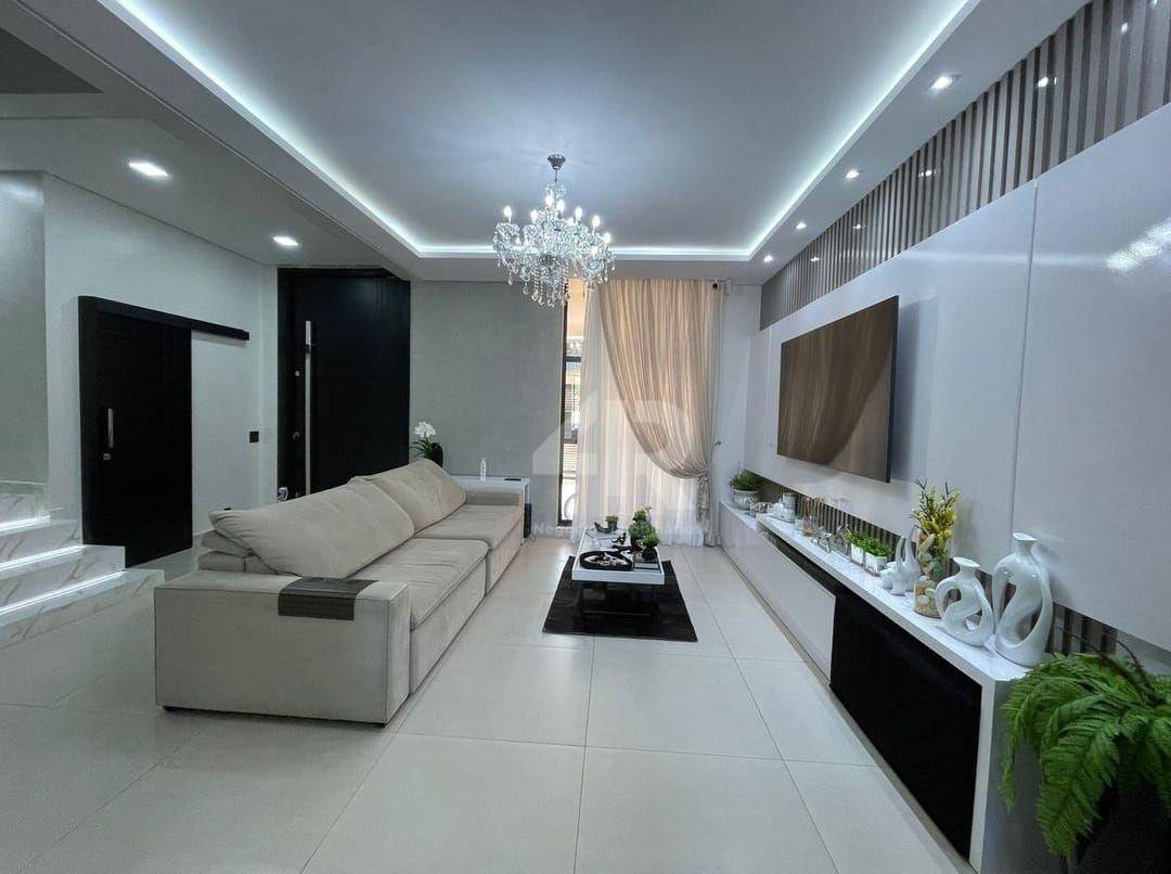 Sobrado à venda com 3 quartos, 264m² - Foto 1