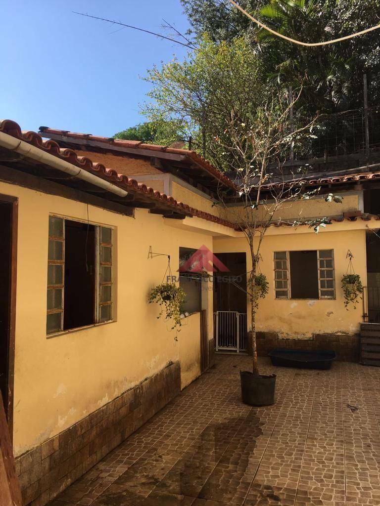 Casa à venda com 4 quartos, 350m² - Foto 14