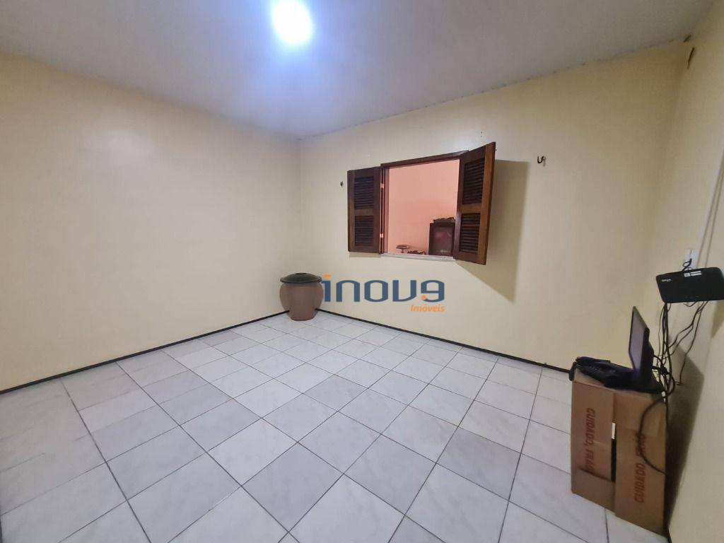 Casa à venda com 3 quartos, 220m² - Foto 11