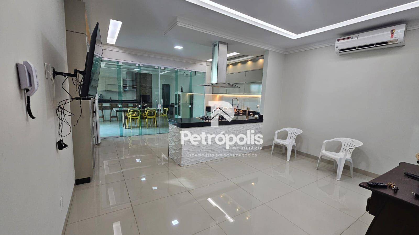 Casa à venda com 3 quartos, 218m² - Foto 4