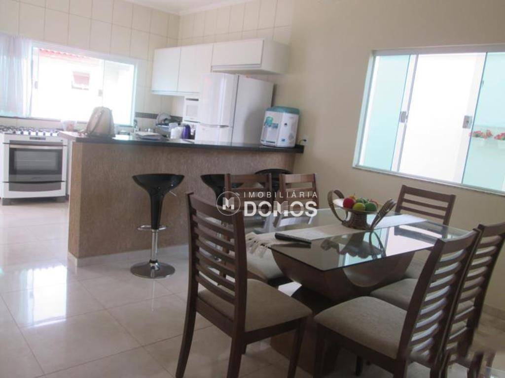 Casa à venda com 3 quartos, 200m² - Foto 16