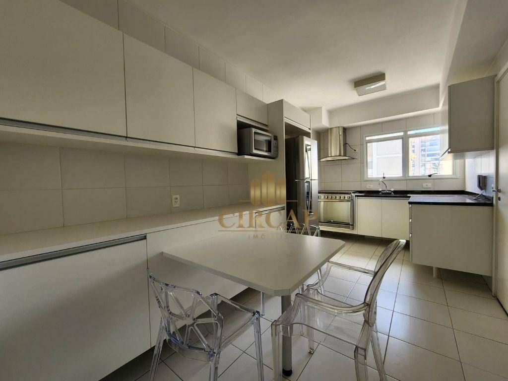 Apartamento para alugar com 4 quartos, 201m² - Foto 8