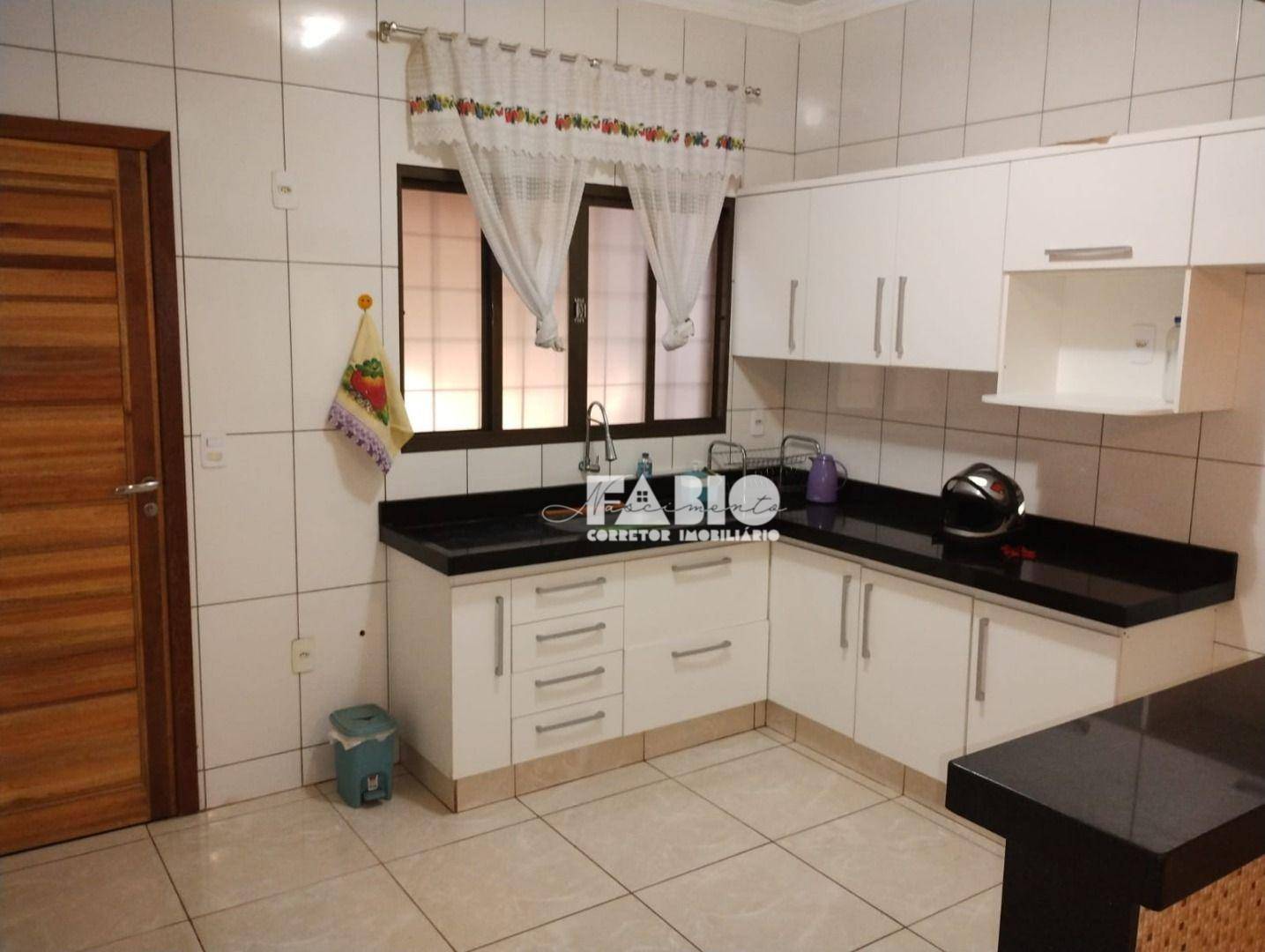 Casa à venda com 2 quartos, 160m² - Foto 1