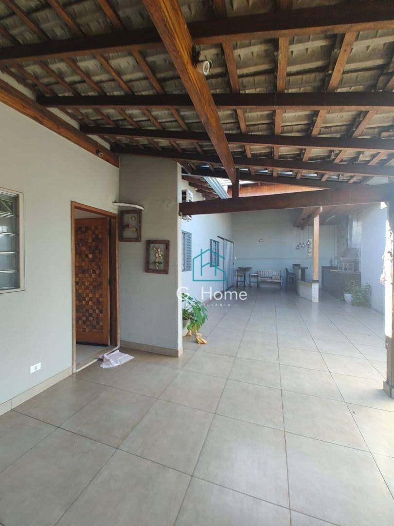 Casa à venda com 2 quartos, 140m² - Foto 2