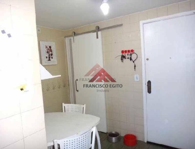 Apartamento à venda com 2 quartos, 75m² - Foto 9