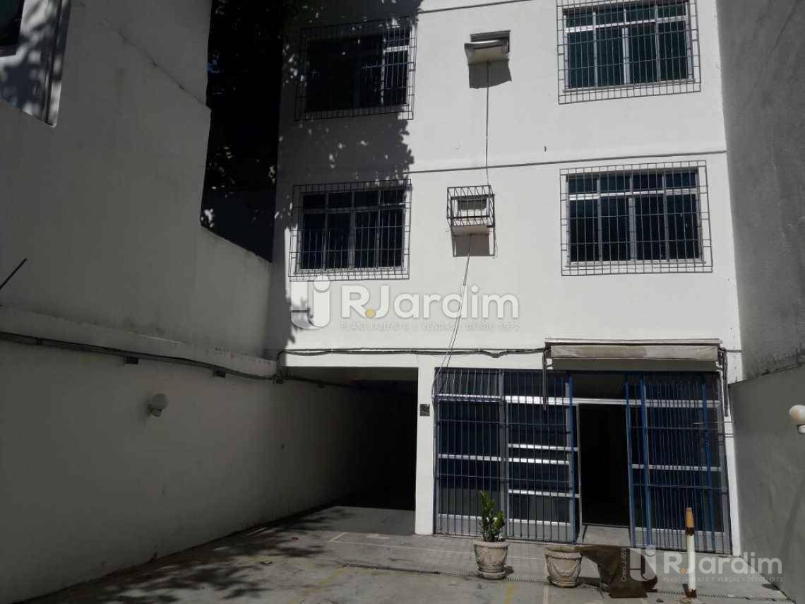 Casa à venda e aluguel com 8 quartos, 465m² - Foto 1