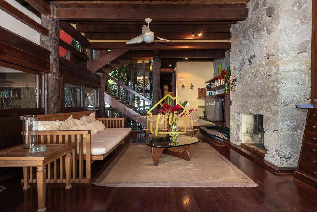 Casa à venda com 3 quartos, 310m² - Foto 2