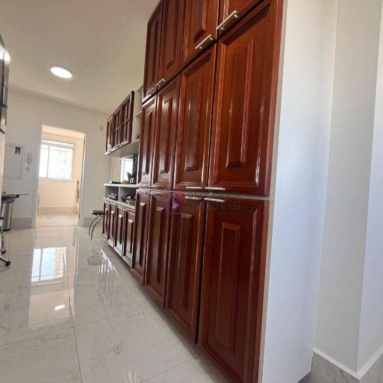 Apartamento à venda com 3 quartos, 180m² - Foto 13