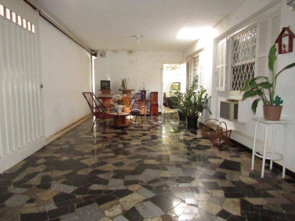 Casa à venda com 3 quartos, 213m² - Foto 2