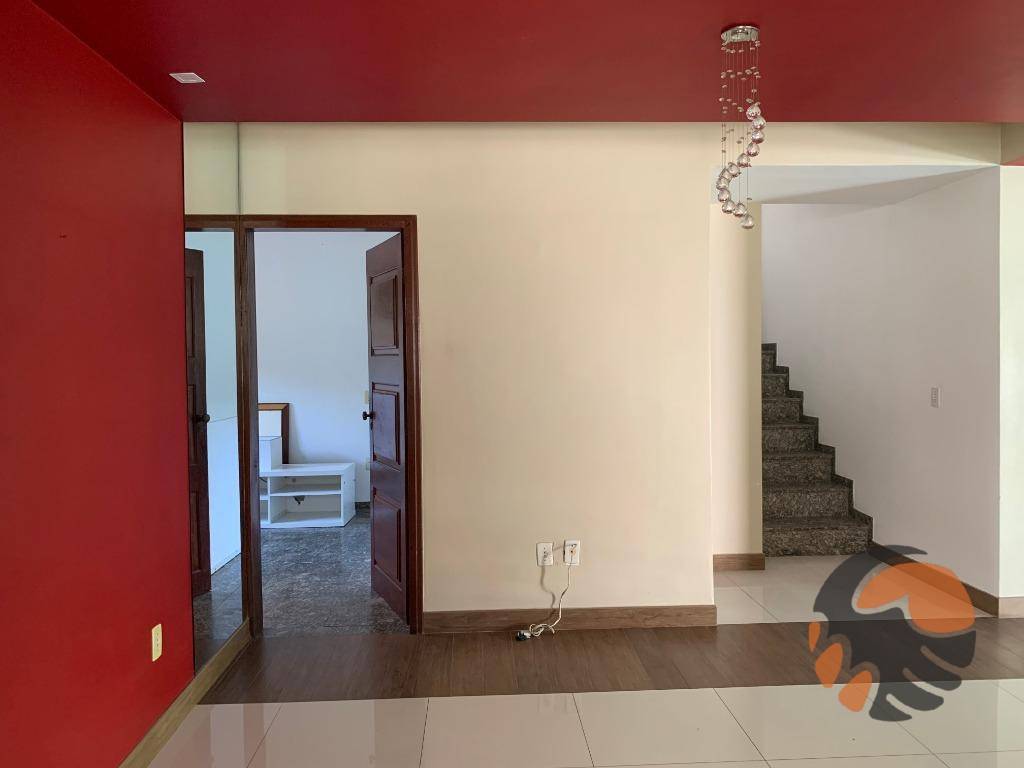 Casa para alugar com 4 quartos, 220m² - Foto 8