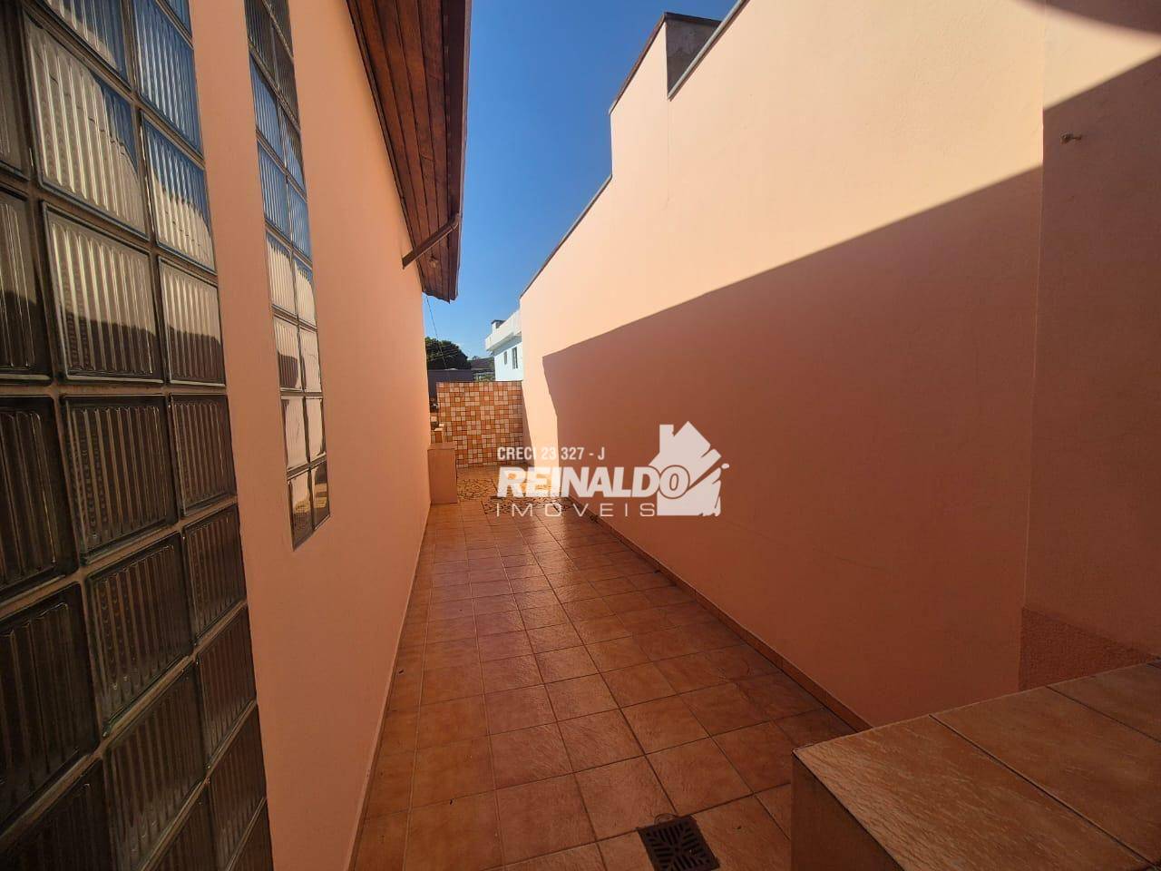 Casa à venda e aluguel com 3 quartos, 250m² - Foto 17