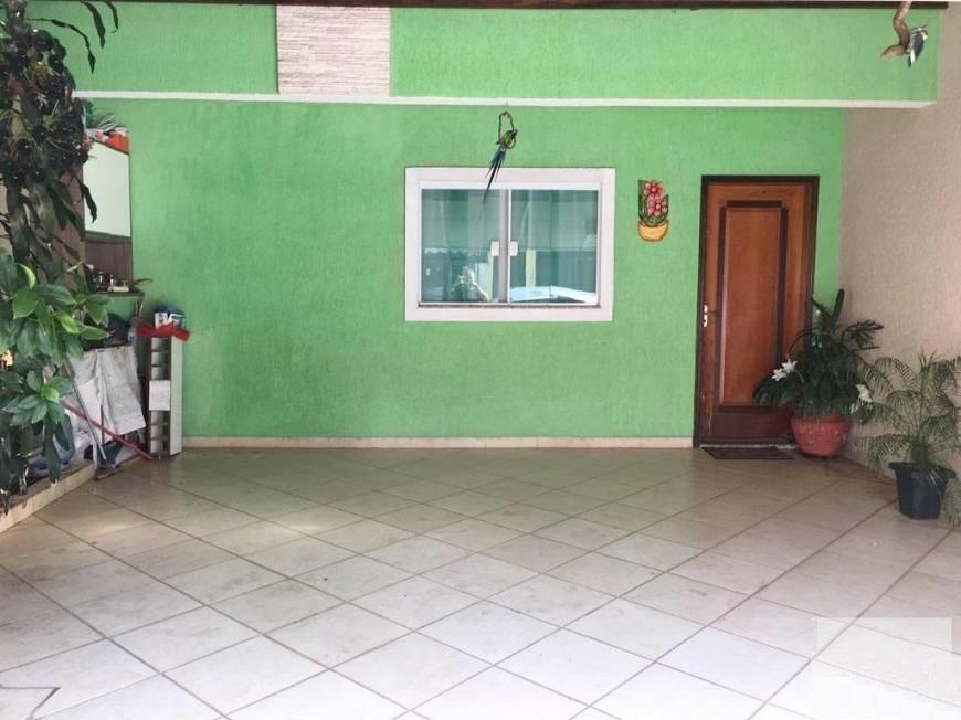 Sobrado à venda com 3 quartos, 100m² - Foto 1