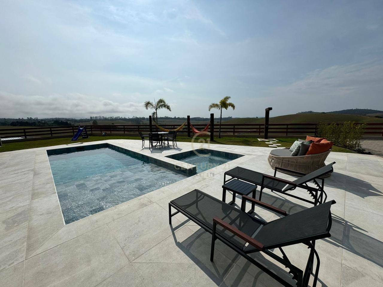 Casa à venda com 6 quartos, 480m² - Foto 1