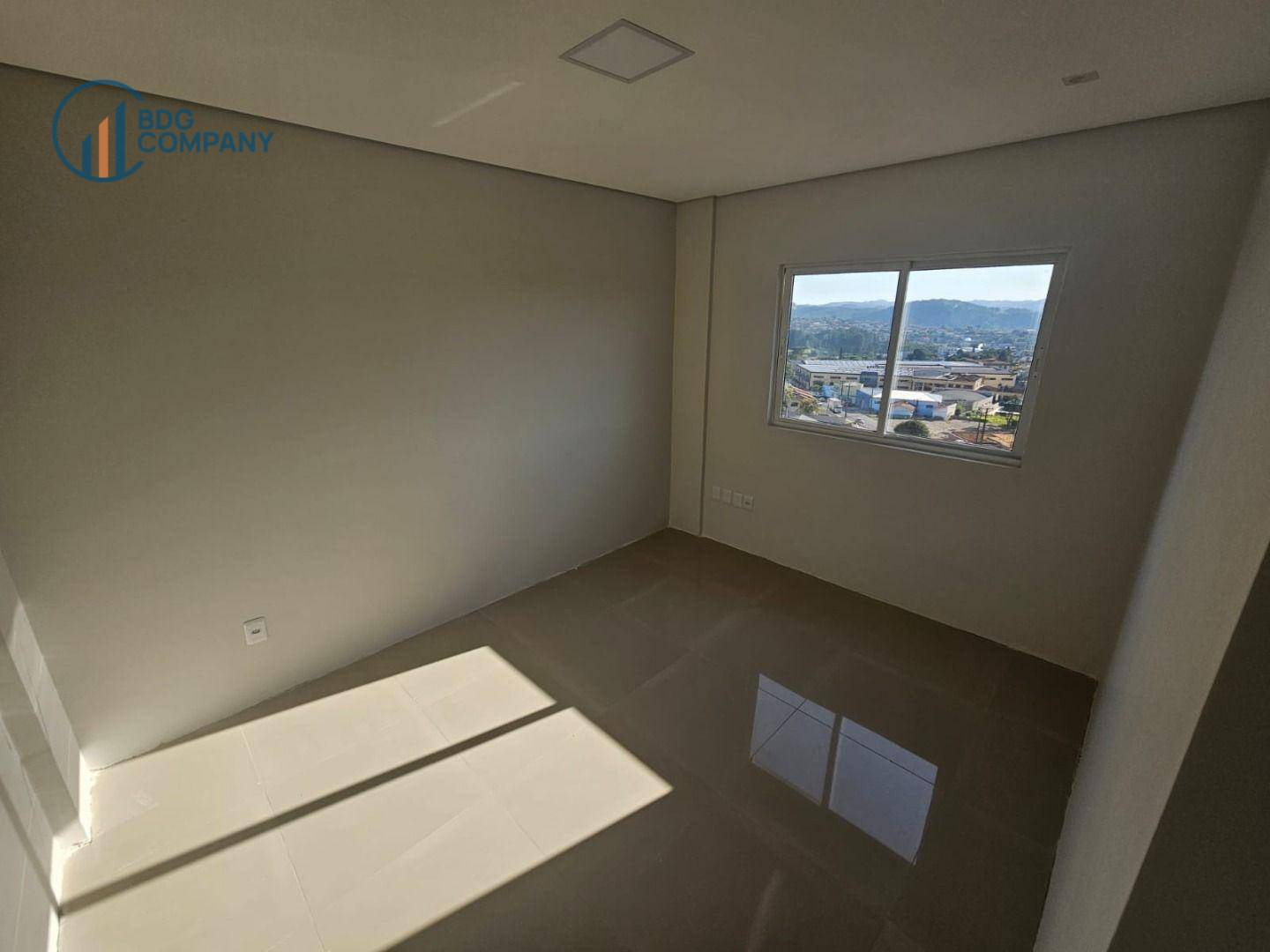 Apartamento à venda com 2 quartos, 70m² - Foto 4