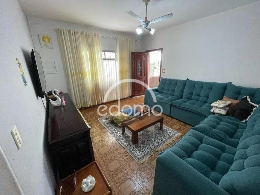 Casa para alugar com 3 quartos, 250m² - Foto 1