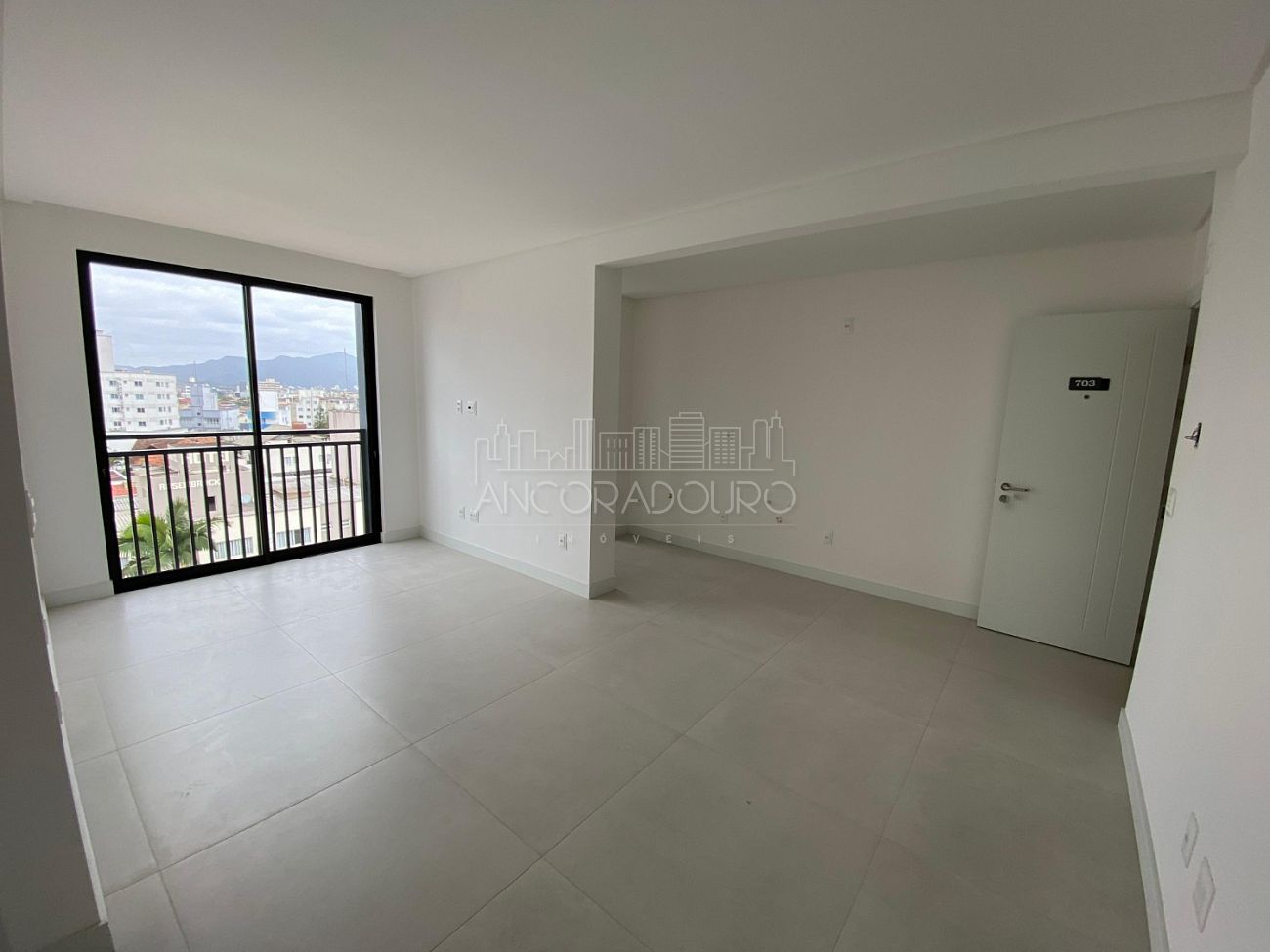 Apartamento à venda com 2 quartos, 61m² - Foto 1