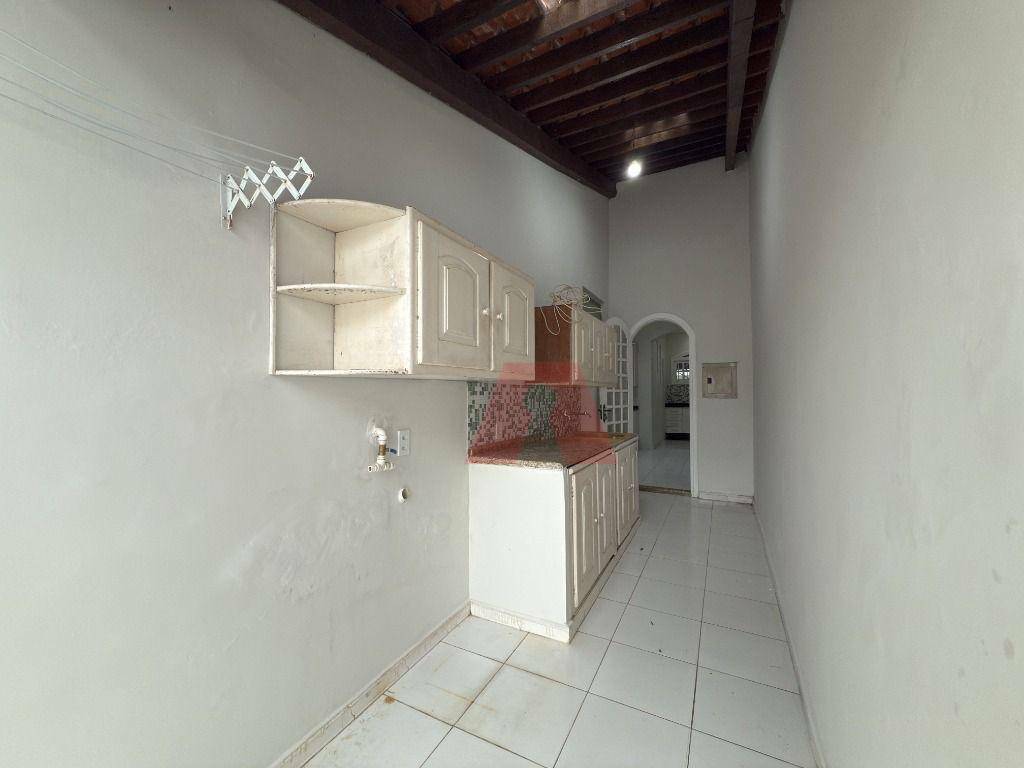 Casa de Condomínio para alugar com 2 quartos, 250m² - Foto 9