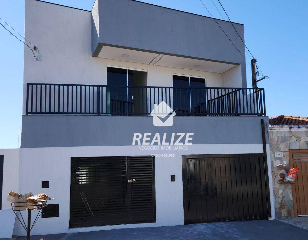 Sobrado à venda com 4 quartos, 240m² - Foto 1