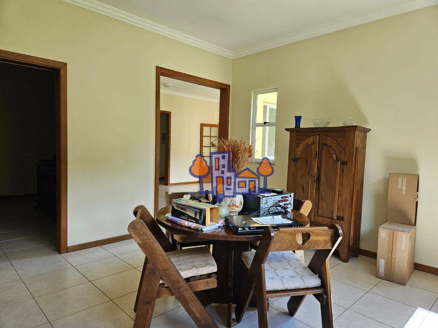 Casa à venda com 5 quartos, 326m² - Foto 4