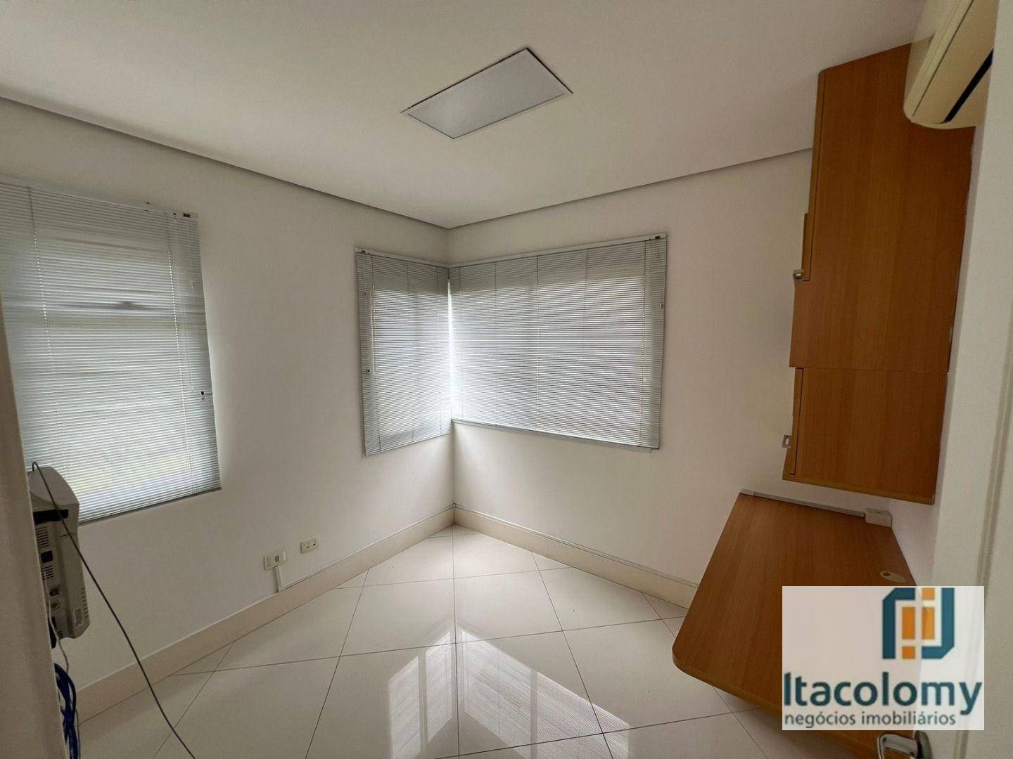 Casa de Condomínio para alugar com 5 quartos, 340m² - Foto 5