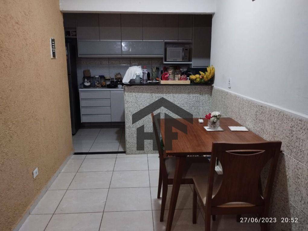 Casa à venda com 2 quartos, 70m² - Foto 8