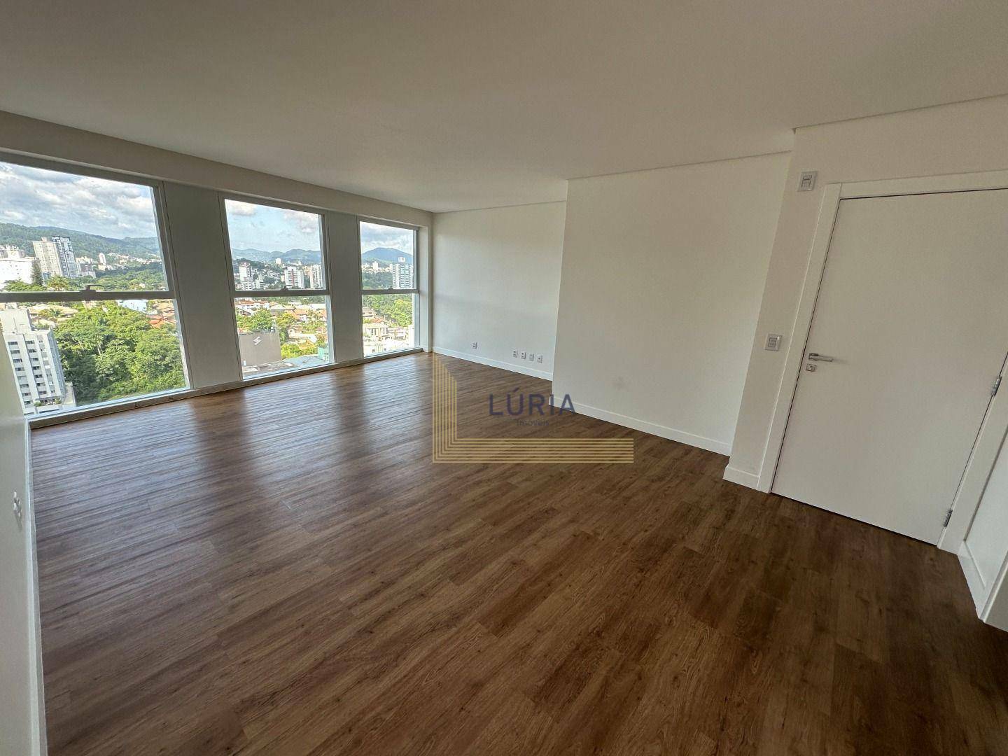 Apartamento à venda com 3 quartos, 125m² - Foto 3