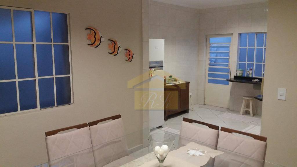 Sobrado à venda com 3 quartos, 180m² - Foto 3