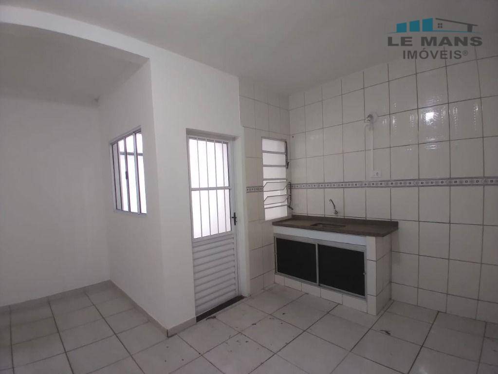 Casa para alugar com 2 quartos, 81m² - Foto 1