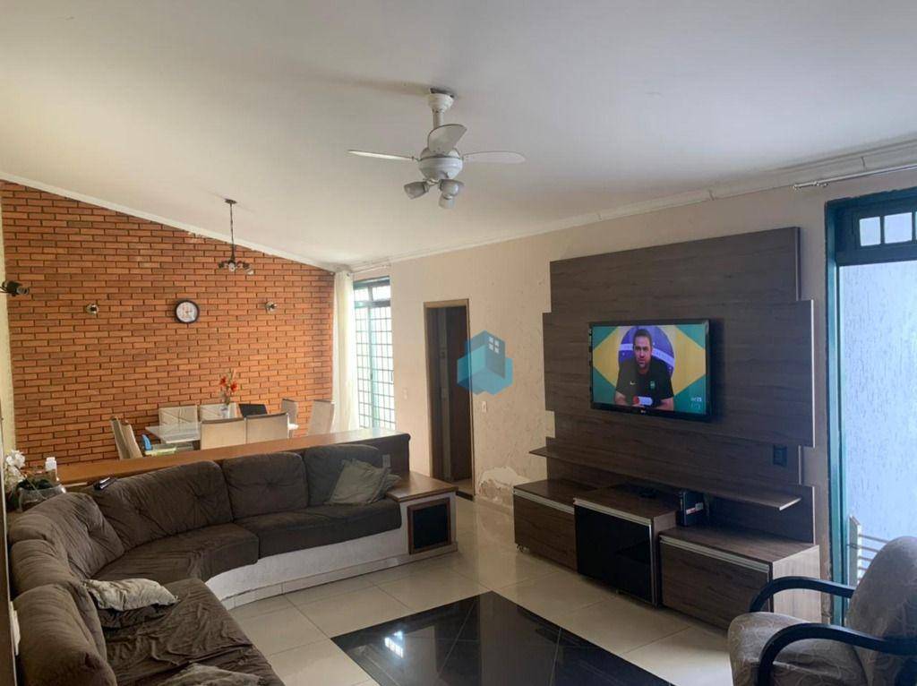 Casa à venda com 3 quartos, 248m² - Foto 3