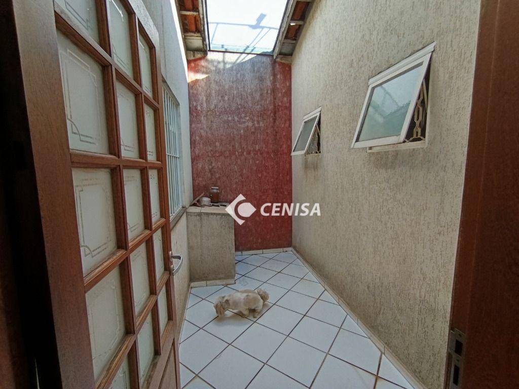 Casa à venda com 5 quartos, 210m² - Foto 9