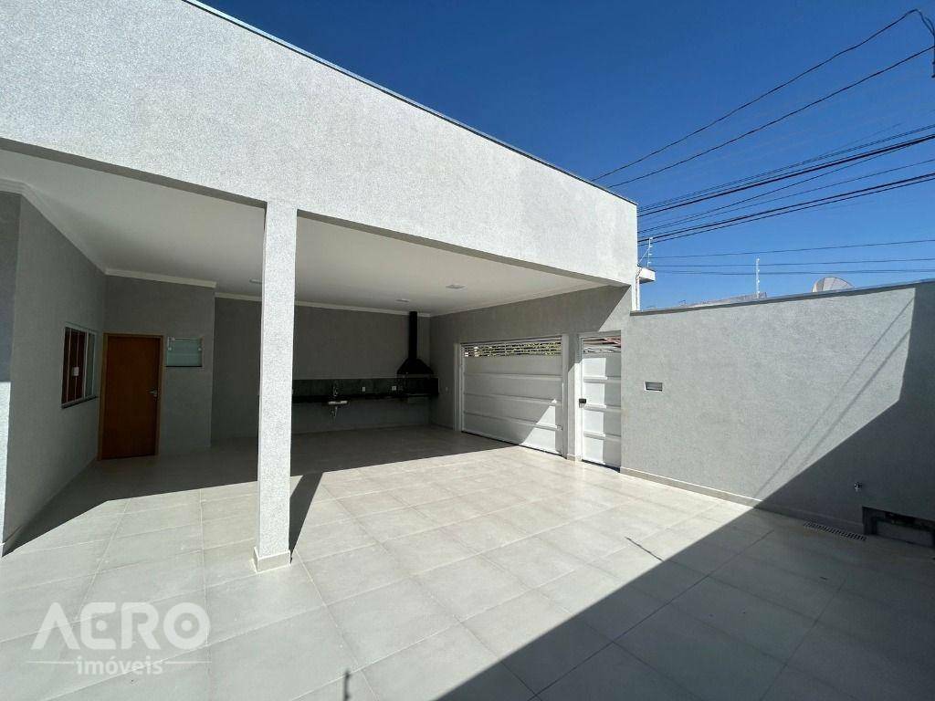 Casa à venda com 3 quartos, 180m² - Foto 1