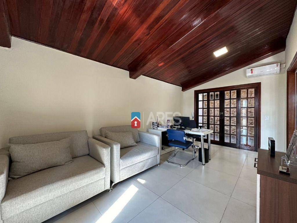 Casa para alugar com 5 quartos, 300m² - Foto 2