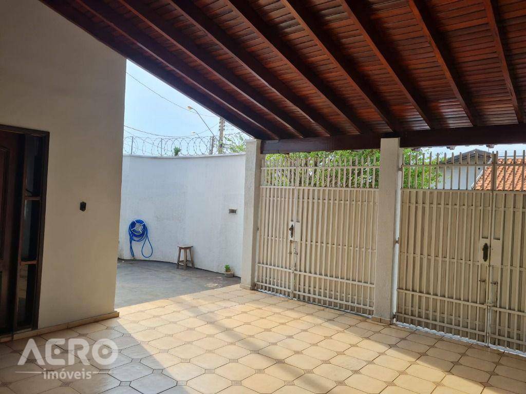 Casa à venda com 3 quartos, 170m² - Foto 2