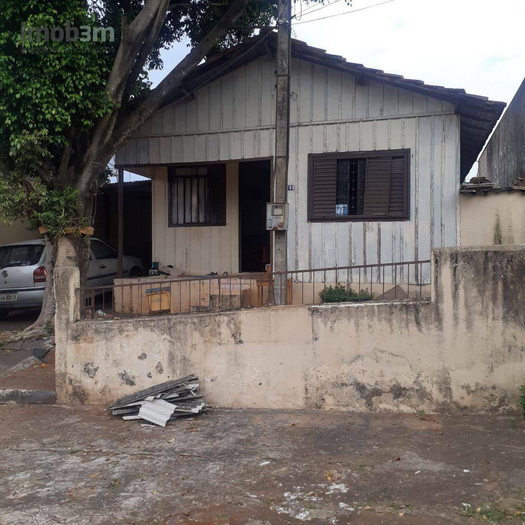 Casa à venda com 2 quartos, 220m² - Foto 1