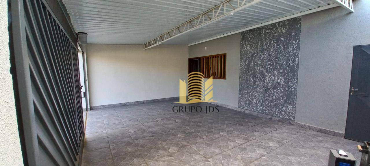 Sobrado à venda com 3 quartos, 200m² - Foto 2