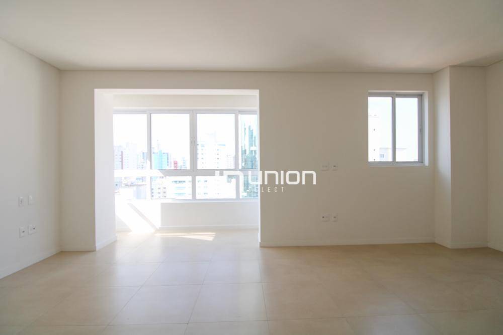 Apartamento à venda com 3 quartos, 136m² - Foto 18