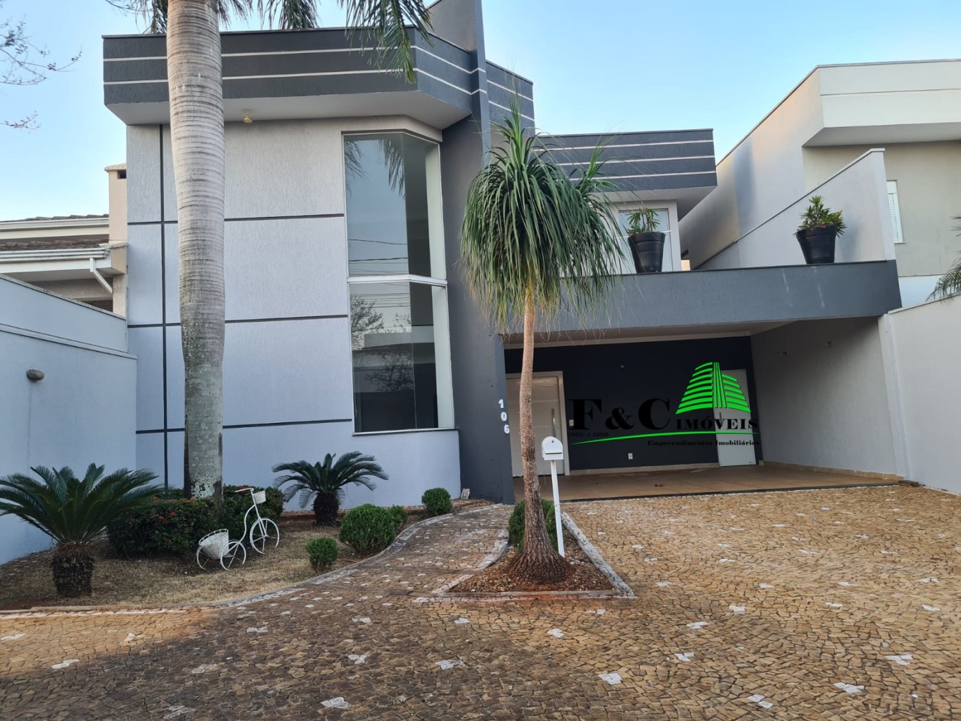 Casa de Condomínio para alugar com 3 quartos, 200m² - Foto 1