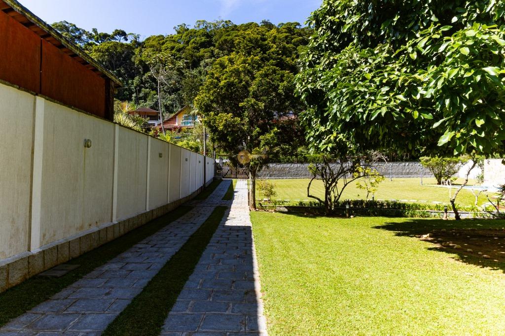 Casa de Condomínio para alugar com 5 quartos, 300m² - Foto 12