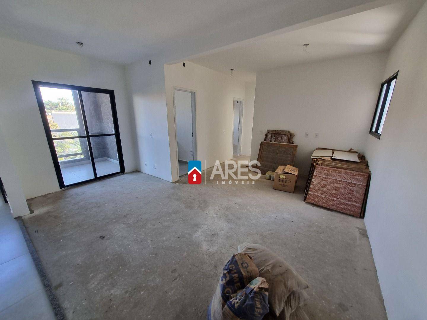 Apartamento à venda com 2 quartos, 70m² - Foto 2