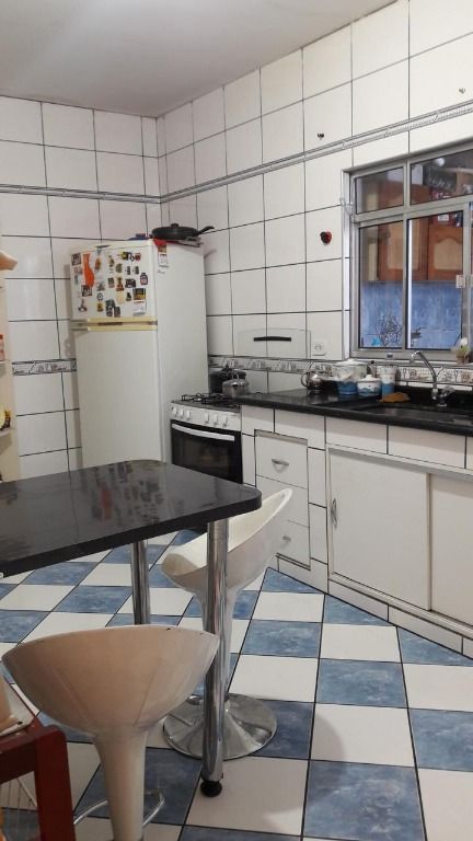 Casa à venda com 4 quartos, 180m² - Foto 8