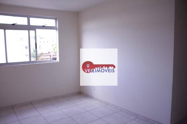 Apartamento à venda com 2 quartos, 60m² - Foto 4