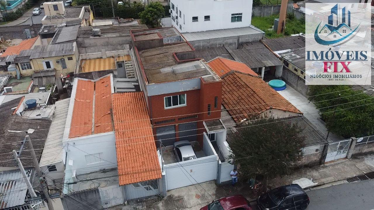 Casa à venda com 1 quarto, 179m² - Foto 2